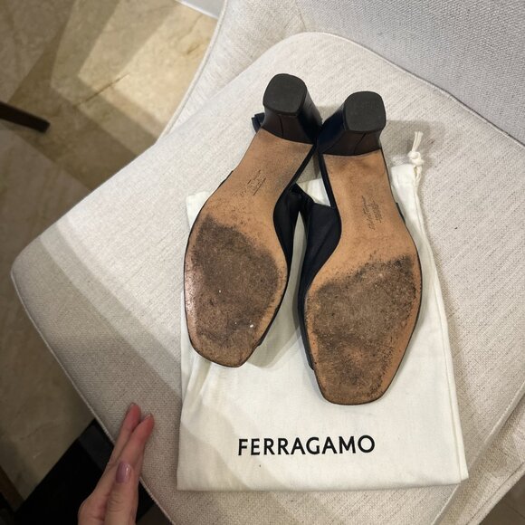 Vintage Salvatore Ferragamo Navy Bow Slingback Heels – Size 8.5C - Picture 12 of 15